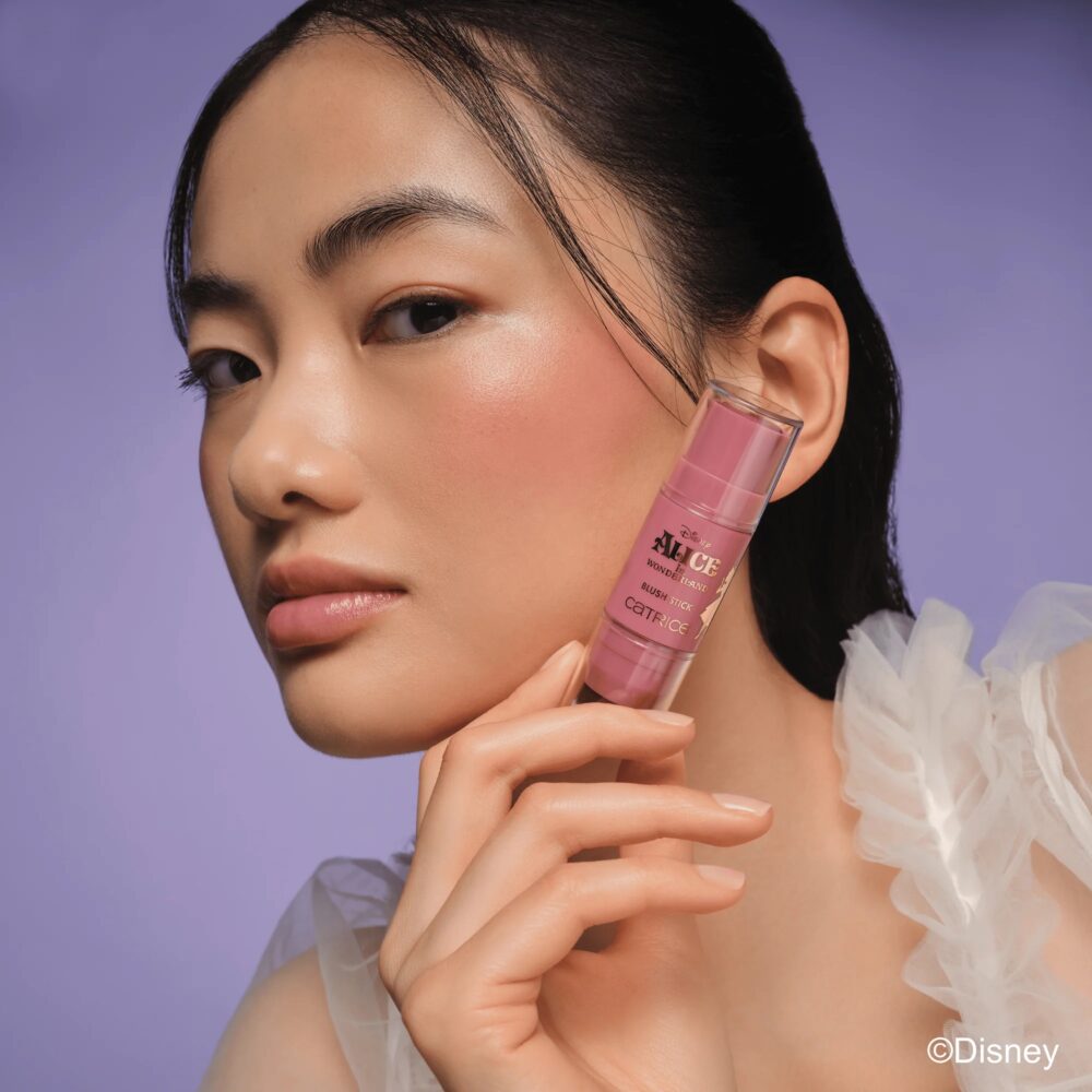 Blush in Stick Disney Alice nel Paese delle Meraviglie C02 - Catrice - immagine 2