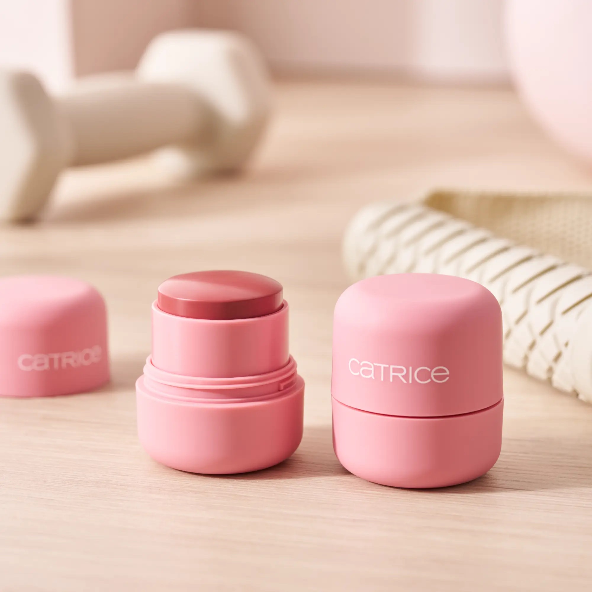 MY CORE ESSENTIALS Blushed & Beautiful Stick Multiuso 02 - Catrice - immagine 2